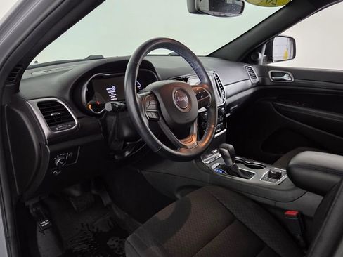 Used 2019 Jeep Grand Cherokee Laredo image 15