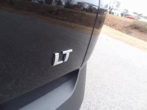 Used 2023 Chevrolet Traverse LT image 43