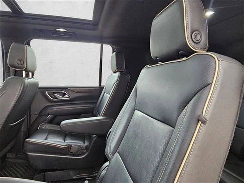 Used 2021 Chevrolet Suburban Premier w/ Premium Package image 19