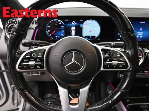 Used 2022 Mercedes-Benz GLB 250 4MATIC w/ Premium Package Lite image 10