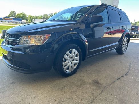Used 2020 Dodge Journey SE w/ SE Popular Equipment Group FWD image 4
