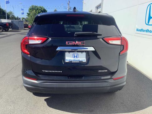 Used 2024 GMC Terrain SLE AWD/4WD image 5
