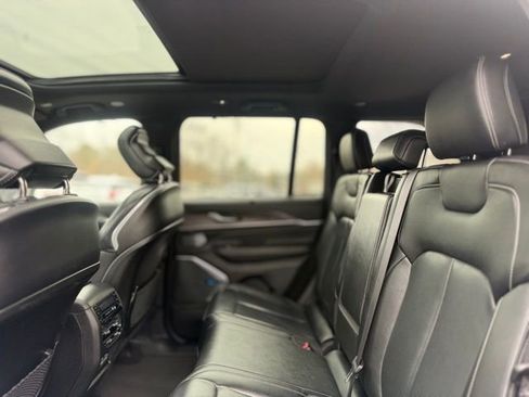 Used 2022 Jeep Grand Cherokee Overland w/ Luxury Tech Group IV image 26