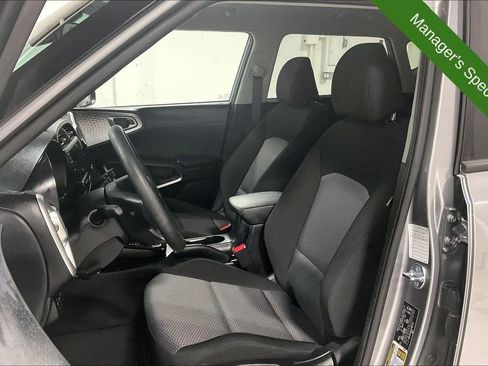 Used 2025 Kia Soul LX w/ LX Technology Package FWD image 30