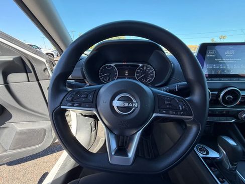 Used 2024 Nissan Sentra SV FWD image 8