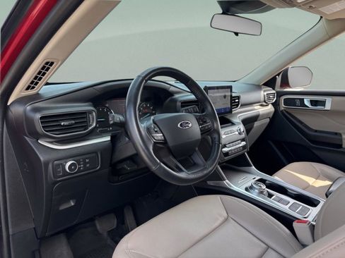 Used 2020 Ford Explorer XLT w/ Equipment Group 202A image 24