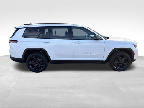 Used 2025 Jeep Grand Cherokee L Limited w/ Black Appearance Package AWD/4WD image 8