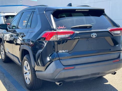 Used 2021 Toyota RAV4 LE FWD image 6