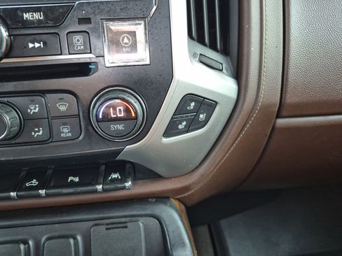 Used 2018 Chevrolet Silverado 1500 High Country AWD/4WD image 34