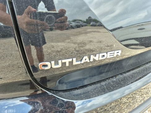 New 2026 Mitsubishi Outlander ES image 30