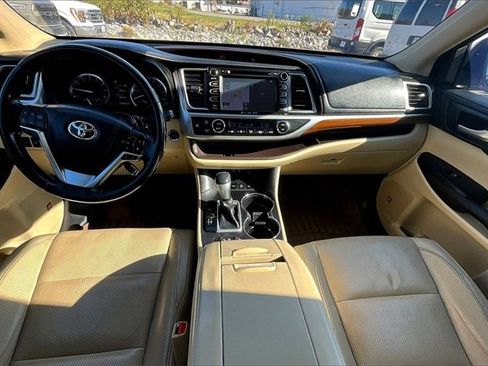 Used 2017 Toyota Highlander Limited Platinum image 15