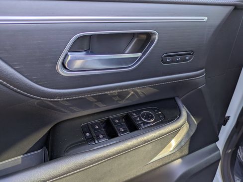 Used 2025 INFINITI QX80 Sensory AWD/4WD image 16