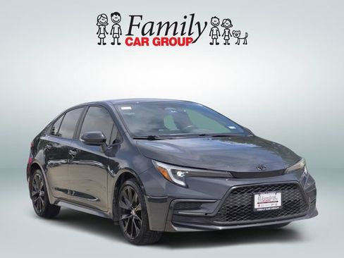 Used 2023 Toyota Corolla SE FWD image 2