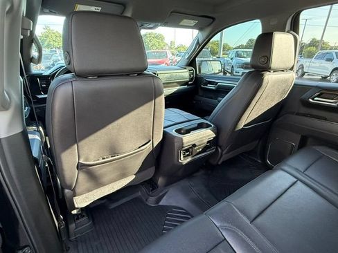 Used 2026 Chevrolet Silverado 1500 LT Trail Boss w/ LT Trail Boss Premium Package AWD/4WD image 12