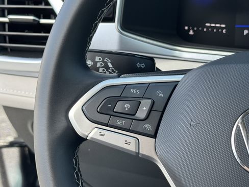 Used 2025 Volkswagen Taos SE image 21