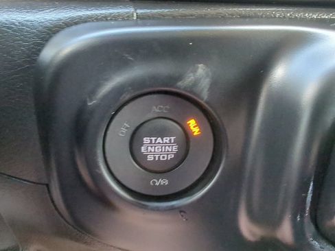 Used 2021 Jeep Gladiator Sport AWD/4WD image 27