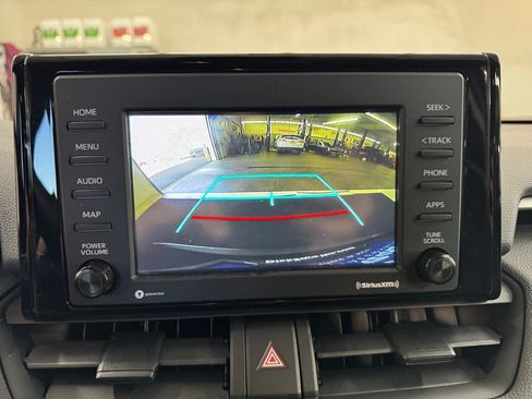 Used 2021 Toyota RAV4 LE AWD/4WD image 21