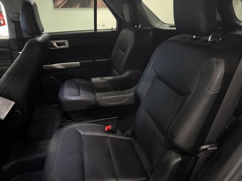 Used 2023 Ford Explorer XLT w/ Equipment Group 202A image 10