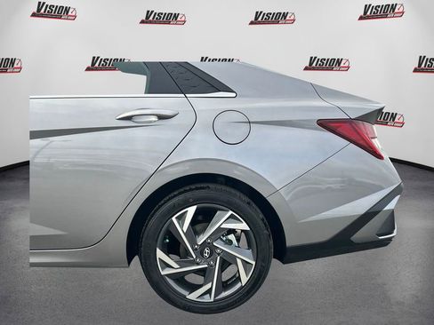 New 2024 Hyundai Elantra Limited image 10