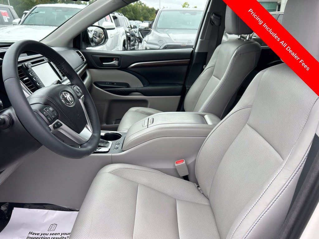 Used 2016 Toyota Highlander Limited Platinum FWD image 2