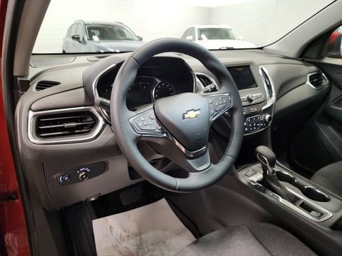 Used 2024 Chevrolet Equinox LT AWD/4WD image 13