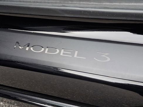 Used 2022 Tesla Model 3 Base 4D Sedan image 31