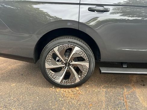 New 2026 Lincoln Navigator Black Label AWD/4WD image 19