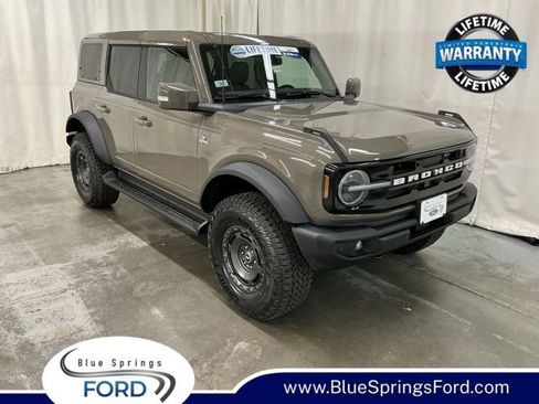 New 2025 Ford Bronco Outer Banks w/ Sasquatch Package image 1