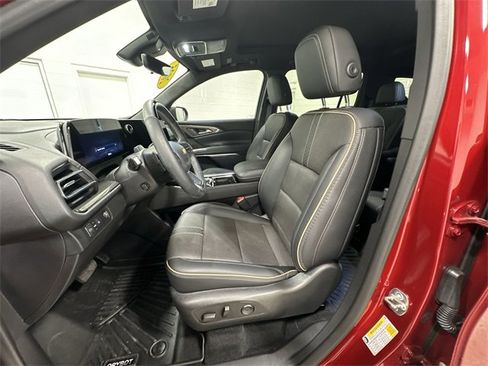 Used 2025 Chevrolet Traverse High Country image 15