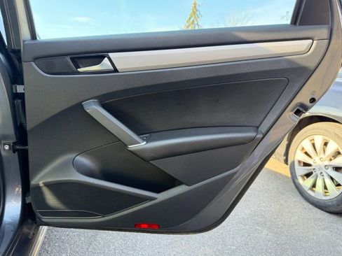 Used 2022 Volkswagen Passat 2.0T SE image 23