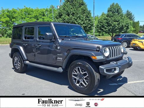 Used 2024 Jeep Wrangler Unlimited Sahara w/ Technology Group AWD/4WD image 1