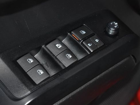 Used 2023 Toyota Tacoma SR image 5