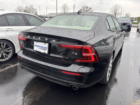 Used 2021 Volvo S60 T5 Momentum w/ Protection Package Premier image 21