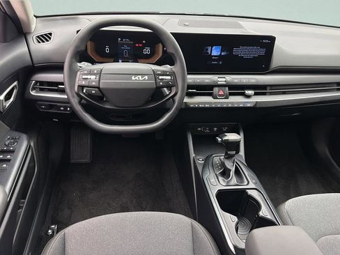 Used 2025 Kia K4 FWD image 11