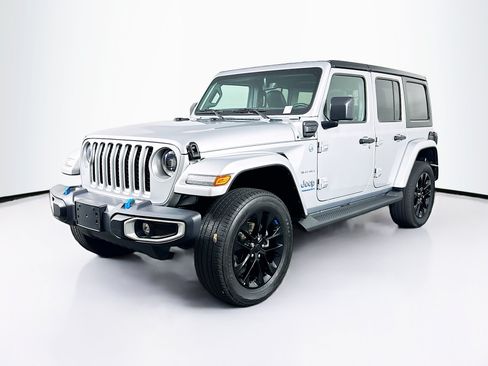 Used 2023 Jeep Wrangler Unlimited Sahara w/ Cold Weather Group AWD/4WD image 3