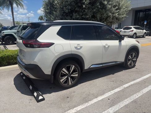 Used 2022 Nissan Rogue Platinum w/ Head-Up Display Package FWD image 2
