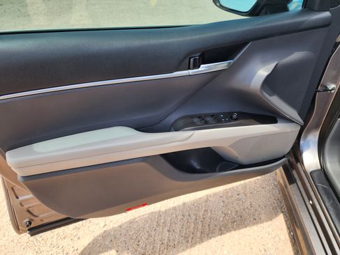 Used 2021 Toyota Camry SE FWD image 15