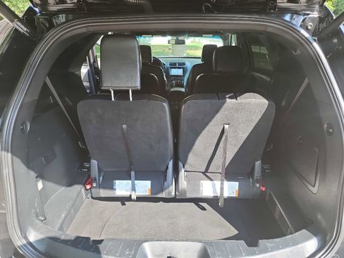 Used 2018 Ford Explorer XLT w/ Equipment Group 202A image 31