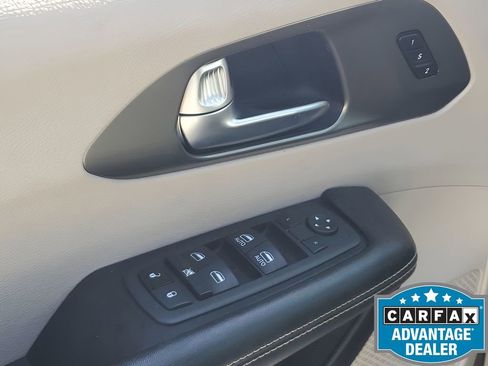 Used 2022 Chrysler Pacifica Touring-L image 46