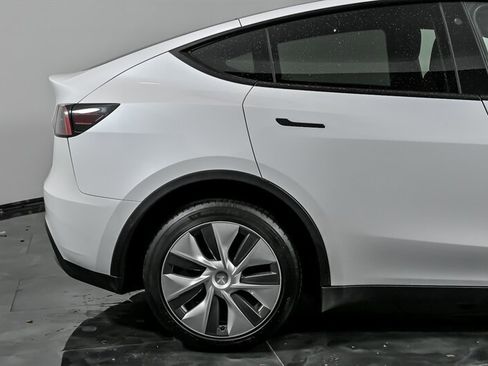 Used 2023 Tesla Model Y Long Range image 11