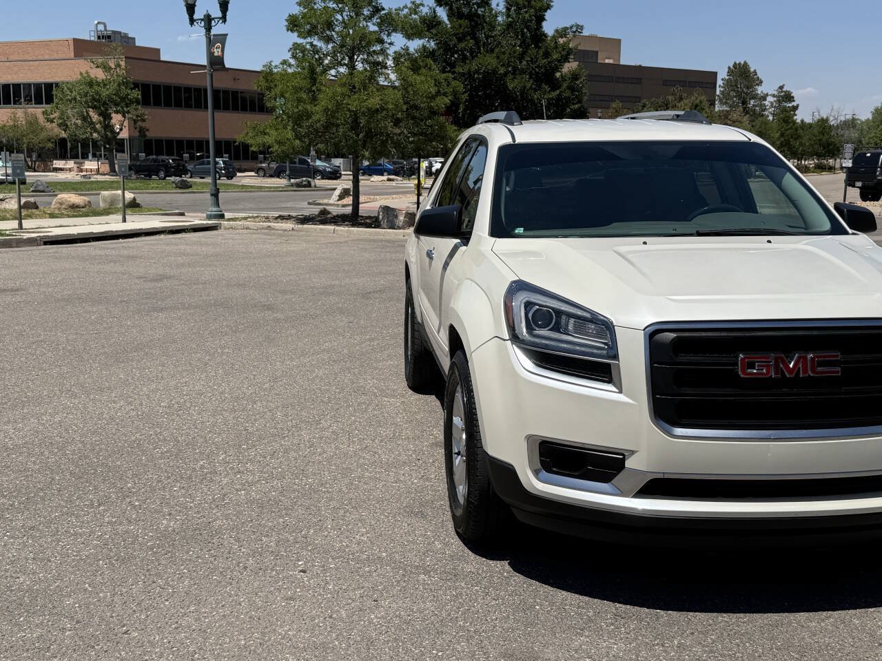 Used 2015 GMC Acadia SLE FWD image 4