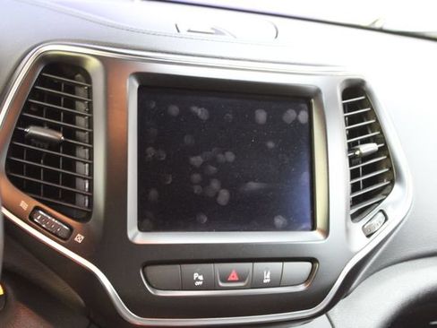Used 2021 Jeep Cherokee Latitude Lux w/ Sun & Sound Group AWD/4WD image 19