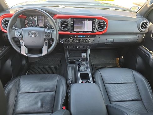 Used 2020 Toyota Tacoma TRD Sport w/ TRD Premium Sport Package AWD/4WD image 13