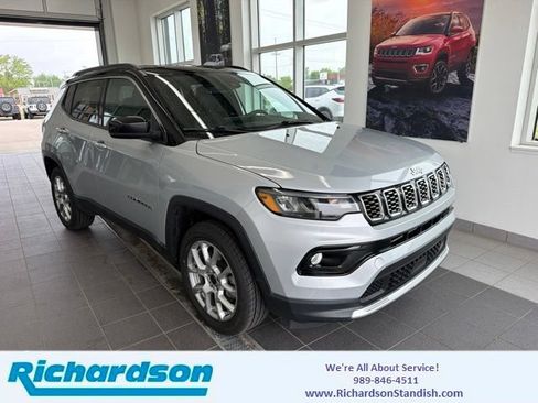 Used 2025 Jeep Compass Limited AWD/4WD image 1