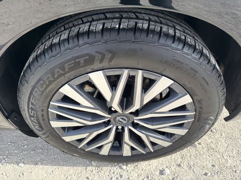 Used 2024 Nissan Altima 2.5 SV image 9