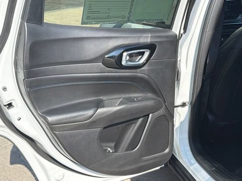 Used 2025 Jeep Compass Latitude w/ Convenience Group AWD/4WD image 13