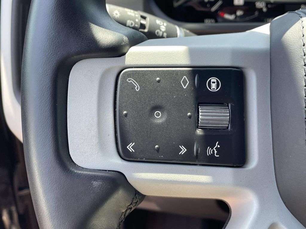 Used 2024 Land Rover Defender 110 X-Dynamic SE AWD/4WD image 27