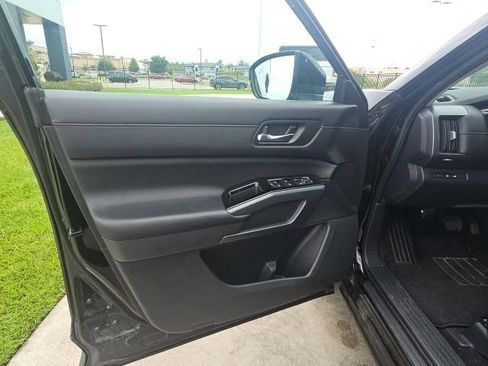 Used 2023 Nissan Pathfinder SL FWD image 12