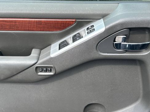 Used 2011 Nissan Pathfinder LE w/ Navigation Pkg AWD/4WD image 11