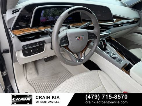Used 2024 Cadillac Escalade ESV Sport Platinum w/ Heavy-Duty Trailer Package AWD/4WD image 9
